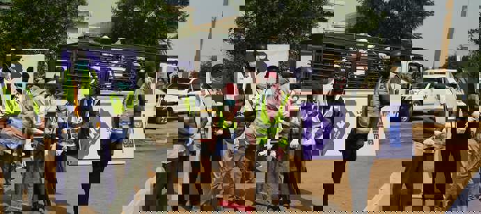 Le conflit au Soudan a privé des milliers de familles de leurs maisons, emplois et moyens de subsistance. Le 16 août 2025, Human Appeal et le PNUD ont lancé un projet offrant un emploi à 1 400 personnes pour restaurer et assainir des quartiers de Khartoum.