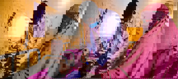 Au Soudan, l’accès aux soins reste extrêmement limité pour des milliers de familles touchées par le conflit. Human Appeal a déployé six cliniques mobiles dans l’État de Khartoum, offrant déjà des services de santé vitaux à plus de 20 000 personnes.