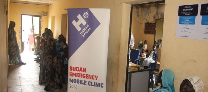 Le 13 mai 2026, Human Appeal a lancé une clinique mobile à Al-Damazin, dans la région de Babanusa au Soudan, offrant chaque jour des soins médicaux, des analyses, un soutien nutritionnel et psychologique ainsi que des médicaments essentiels à des centaines de personnes déplacées et vulnérables.