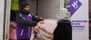 Réfugiés syriens - Human Appeal a lancé sa campagne hivernale dans le nord-ouest du pays en distribuant des kits essentiels à 144 familles déplacées, leur apportant chaleur, protection et soutien face aux conditions climatiques difficiles.