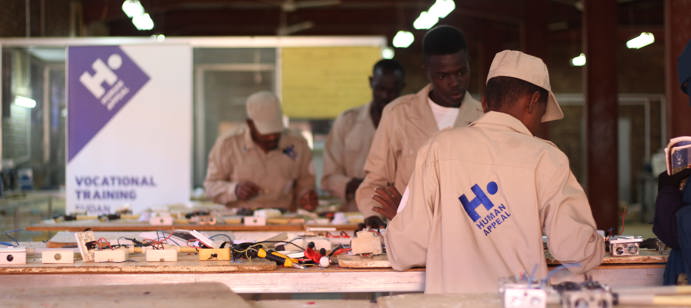 En décembre 2025, Human Appeal a lancé à Khartoum un programme de formation professionnelle permettant à 125 jeunes soudanais d’acquérir des compétences clés et de retrouver espoir, autonomie et perspectives d’avenir malgré le contexte de crise.