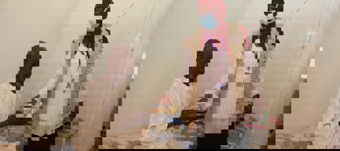 Au Soudan, de nombreuses familles déplacées et fragilisées par le conflit peinent à accéder à une alimentation adaptée, même lors d’un traitement médical. Human Appeal a distribué des repas frais et nutritifs à l’hôpital Alnow d’Omdurman, offrant aux patients et à leurs proches de la nourriture essentielle.