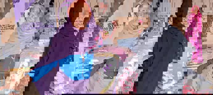 Au Soudan, les familles déplacées par le conflit vivent dans la précarité, privées même de vêtements essentiels. Human Appeal a offert des habits neufs à 600 familles, redonnant espoir, dignité et réconfort à près de 3 000 personnes.