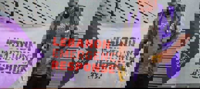 Nos efforts humanitaires au Liban se poursuivent. Le 29 septembre 2024, nous avons distribué 56 colis alimentaires, préparés sur place, contenant des produits essentiels, dont de la viande en conserve, à des familles à Saïda, grâce à vos dons.