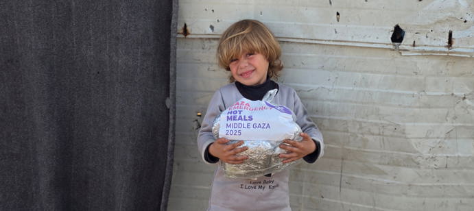 15 décembre 2025 - Nous avons distribué 16 000 repas chauds du Nord au Sud de Gaza.