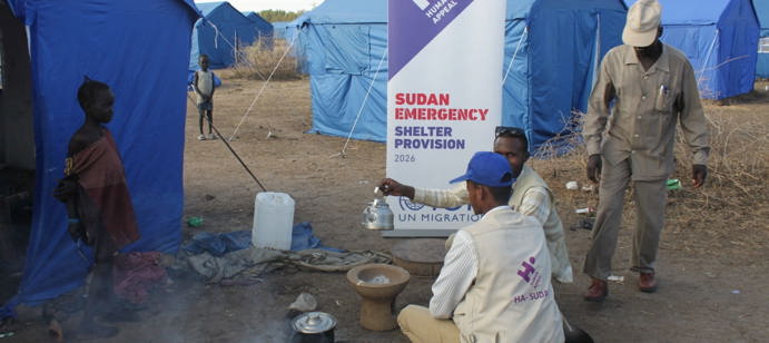 Entre le 1er et le 9 avril 2026, Human Appeal, avec le soutien de l’Organisation internationale pour les migrations (OIM), a installé 300 tentes d’urgence dans les camps Al-Karama 8 et 9 à Damazin au Soudan, offrant un abri essentiel aux familles déplacées et retournées en situation de grande vulnérabilité.