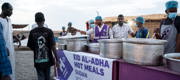 Du 27 au 29 mai 2026, à l’occasion de l’Aïd al-Adha, Human Appeal a distribué 600 repas chauds à 200 familles déplacées dans les camps d’Al-Tariya à Al-Gadarif au Soudan, apportant un moment de réconfort et de solidarité aux personnes les plus vulnérables.