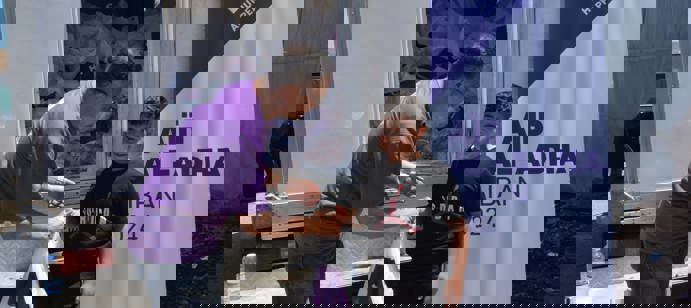 Liban : À la suite de l'explosion à Beyrouth, la flambée des prix des denrées alimentaires a plongé les familles dans une pauvreté extrême, avec 19 % de la population confrontée à des pénuries alimentaires critiques—plus d'un million de personnes, y compris des réfugiés syriens et palestiniens vulnérables, ayant un besoin urgent d'aide. Votre soutien nous a permis de fournir de la viande fraîche à 3 919 personnes, garantissant que chaque famille reçoive 2 kilogrammes de viande nutritive pour les aider pendant cette période difficile.