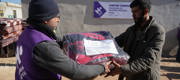 Réfugiés syriens : Human Appeal a distribué des kits d’hiver comprenant matelas et couvertures à 263 familles déplacées dans le nord-ouest de la Syrie, afin de les aider à faire face aux conditions climatiques rigoureuses et d’améliorer leurs conditions de vie dans les camps.