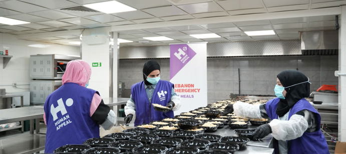 Le 12 juillet 2026, à Saïda au Liban, Human Appeal a distribué 1 300 repas chauds à 1 300 personnes issues de 537 familles déplacées et vulnérables, leur apportant une aide alimentaire essentielle dans trois centres d’hébergement d’urgence.
