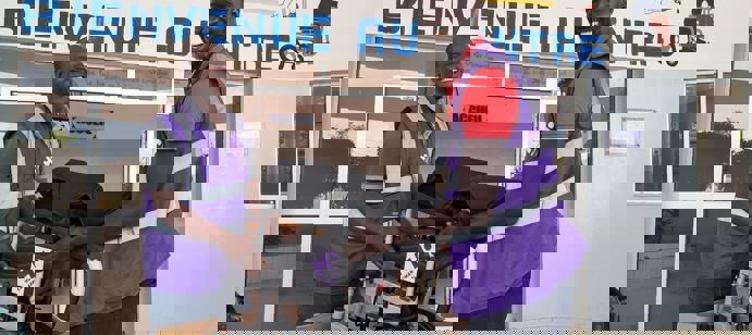 Sénégal : Human Appeal a distribué 43 fauteuils roulants à des personnes en situation de handicap à Dakar et à Bambey, renforçant leur autonomie et leur dignité, lors d’actions saluées par les autorités locales.