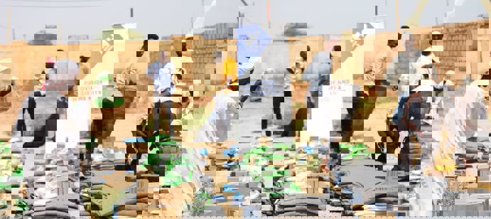 Au Soudan, des milliers de familles déplacées vivent encore dans des camps et abris de fortune, privées du strict nécessaire. Le 10 août, Human Appeal a distribué 250 kits de première nécessité à Omdurman, apportant un soutien vital aux familles.