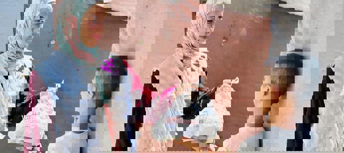 Chaque jour, Human Appeal distribue 26 000 repas chauds aux familles de Gaza, du nord au sud, y compris dans les hôpitaux et les camps de déplacés. Pour beaucoup, c’est le seul repas chaud de la journée, une aide vitale qui redonne énergie et dignité face à l’insécurité alimentaire grandissante.