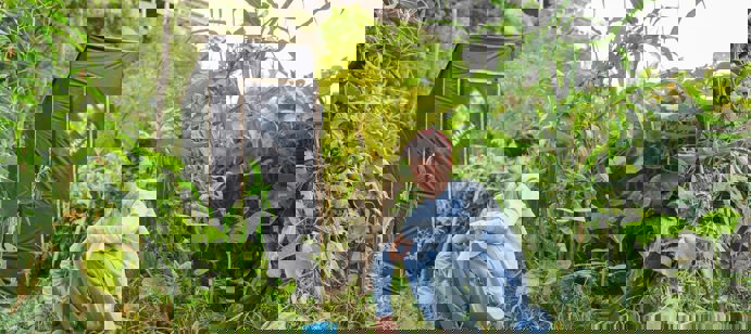 À la suite des violents séismes ayant frappé la province de Nangarhar, Human Appeal a rapidement déployé son aide à Darra Noor. Nos équipes ont installé 100 latrines d’urgence et 50 douches pour répondre aux besoins sanitaires urgents dans les camps surpeuplés. Nous avons également distribué 400 colis alimentaires, 500 kits d’hygiène et 500 kits de cuisine, en plus de repas chauds servis durant les premières semaines. Ces actions essentielles permettent aux familles déplacées de retrouver sécurité, dignité et espoir face à la crise.