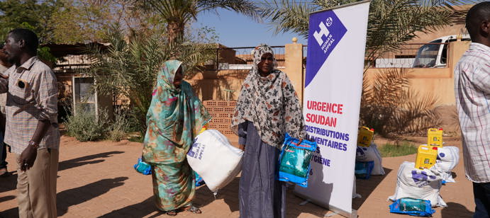 Human Appeal a distribué 420 colis alimentaires contenant des produits essentiels ainsi que 820 moustiquaires, apportant un soutien vital à des familles soudanaises durement touchées par le conflit, la perte de revenus et la faim persistante.