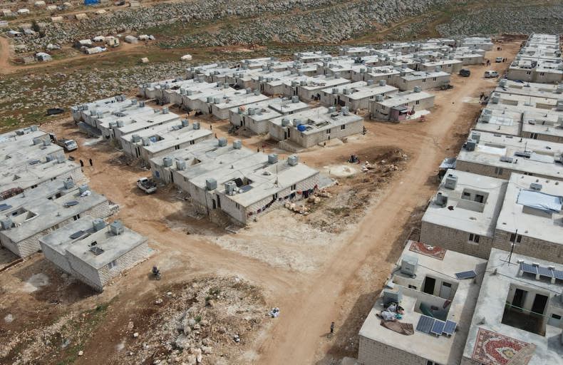 1000 maisons en 100 heures pour les réfugiés des séismes en Syrie
