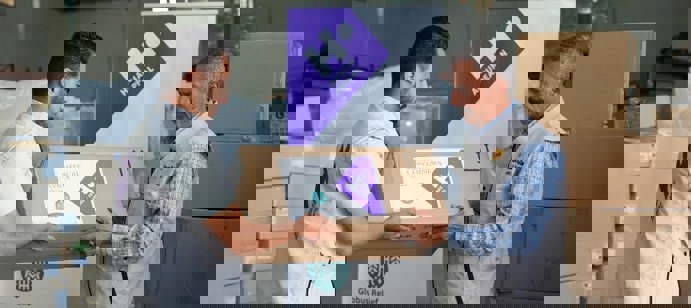 Human Appeal poursuit son soutien au secteur de la santé en livrant un dernier lot de fournitures médicales aux directions sanitaires de Hama et Deir Ezzour. Dans cette région particulièrement touchée par le manque d’équipements, cette aide est essentielle pour garantir la continuité des soins et améliorer l’accès aux services de santé des réfugiés syriens les plus vulnérables.