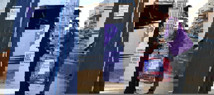 Gaza : Le 22 décembre 2025, Human Appeal a mené une distribution d’aide hivernale dans le nord de Gaza, fournissant des matelas et des couvertures à 135 familles déplacées afin d’améliorer leurs conditions de vie, leur chaleur et leur dignité dans un contexte d’extrême précarité.