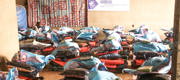 À El Obeid au Soudan, Human Appeal, en partenariat avec l’Organisation internationale pour les migrations (OIM), a distribué 1 250 kits non alimentaires à des familles déplacées, comprenant des ustensiles de cuisine, des jerrycans, des couvertures, des tapis de couchage et du matériel essentiel pour améliorer leurs conditions de vie.