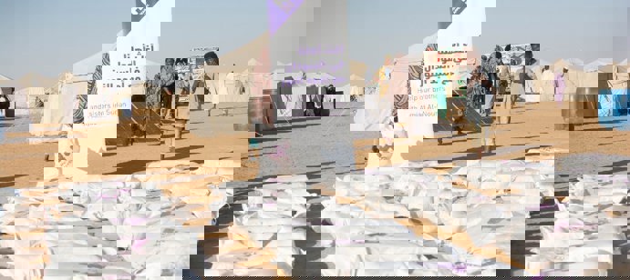 Face à une crise humanitaire qui s’aggrave, Human Appeal a distribué plus de 900 colis alimentaires à des familles déplacées à Al Dabba, offrant un répit essentiel à des milliers de personnes ayant tout perdu.